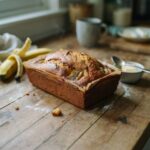 ciasto na chlebek bananowy w misce  