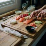 rolowanie sushi na macie bambusowej