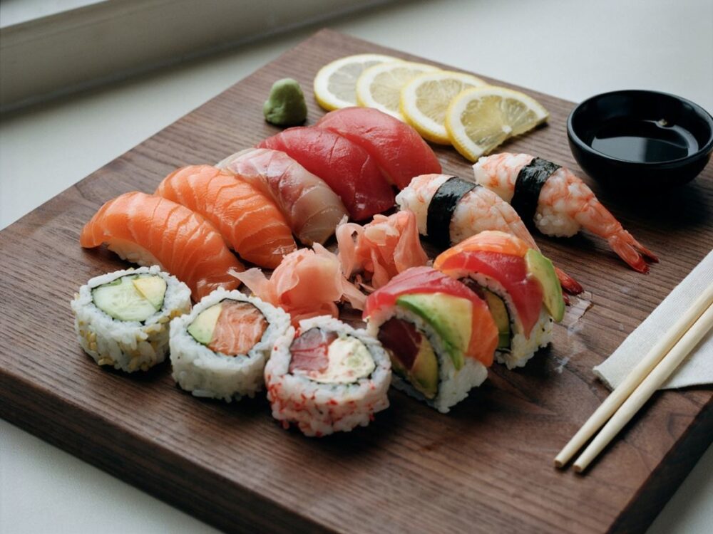 składniki sushi na talerzu